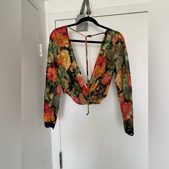 🛍️FORVER 21 TOP WORN ONCE - Picture 2 of 6